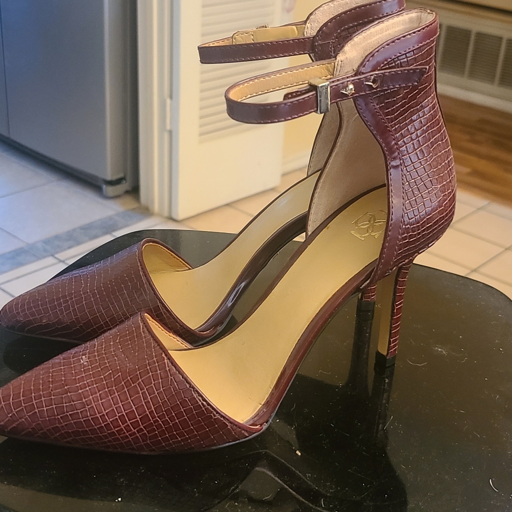 Shoes - Picture 3 of 16